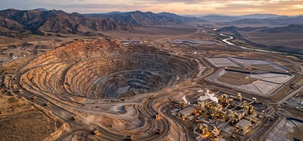 Gold below USD 4,000: Opportunities at Newmont, Phenom Resources and Agnico Eagle