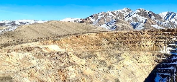 Back to the Debasement Trade: Gold Stocks Like Kinross Gold, Lahontan Gold, and Newmont Poised to Benefit