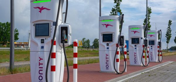 BYD's blade offensive, the raw materials frenzy at Power Metallic Mines, and the Volkswagen earthquake: Seize the opportunity now!